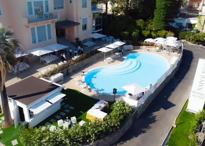 Resort: Hotel Napoleon